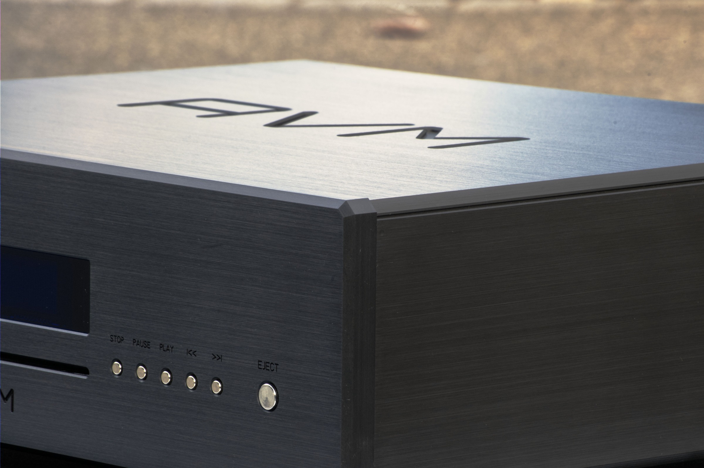 Ovation 6.3 corner.jpg